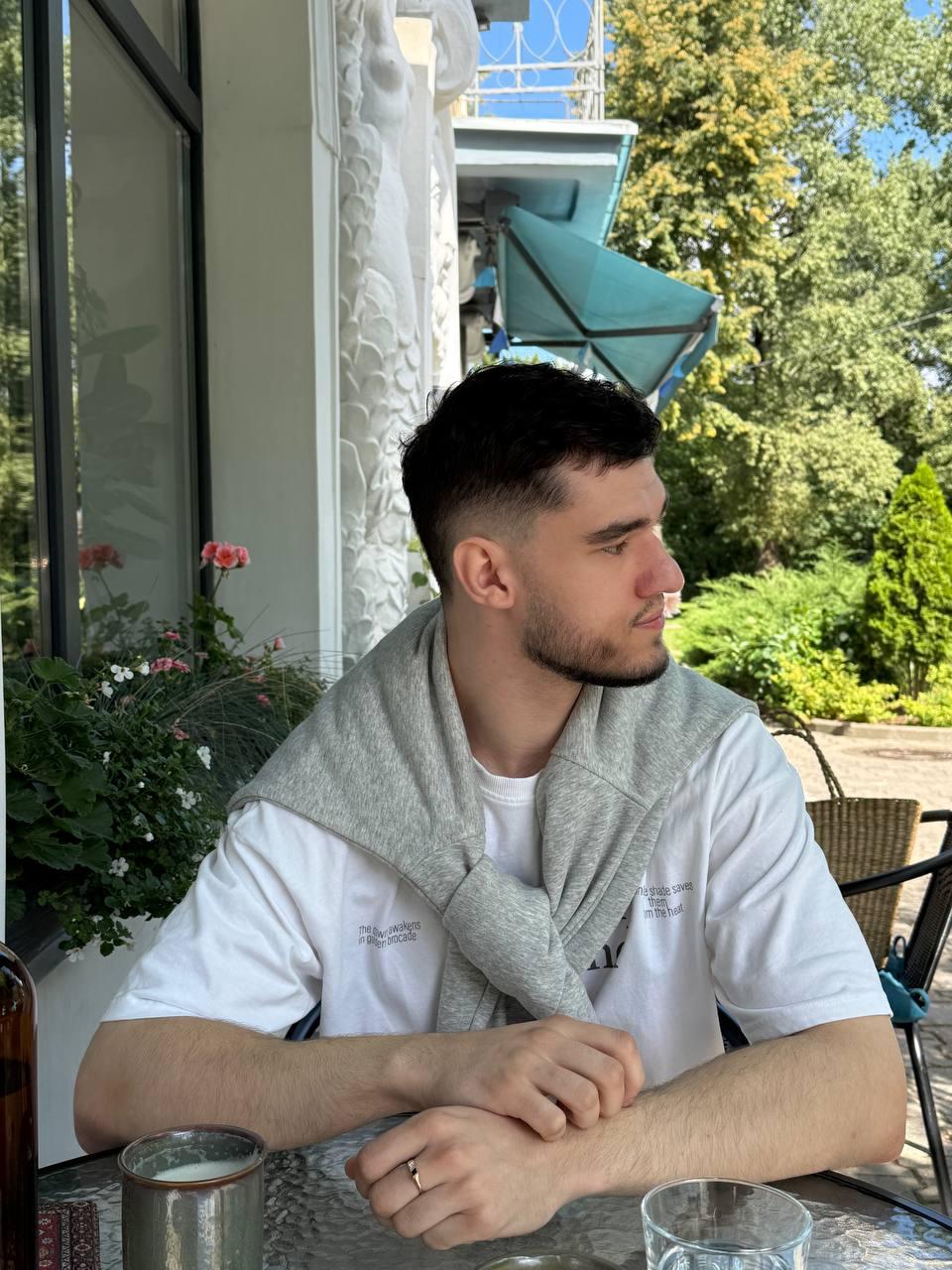 Портрет: Богдан Евсеев